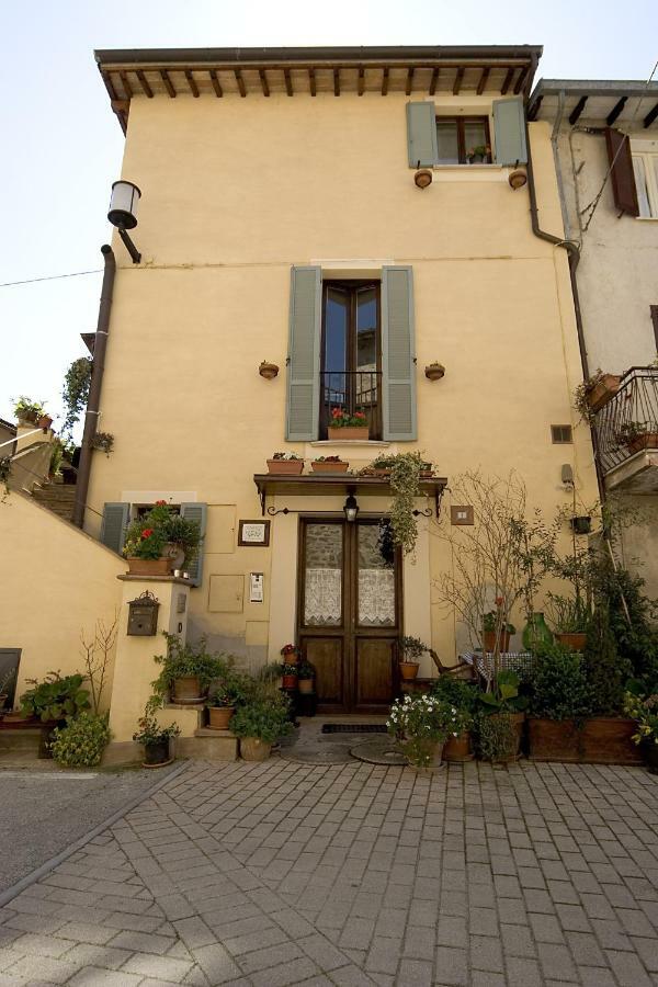 Angolo Del Gelsomino Castel Ritaldi Bagian luar foto