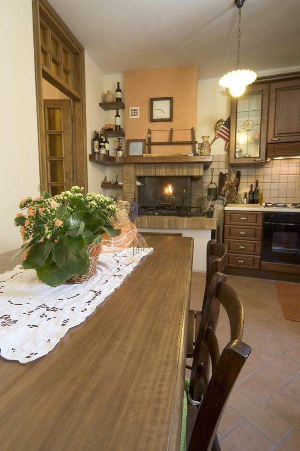 Angolo Del Gelsomino Castel Ritaldi Bagian luar foto