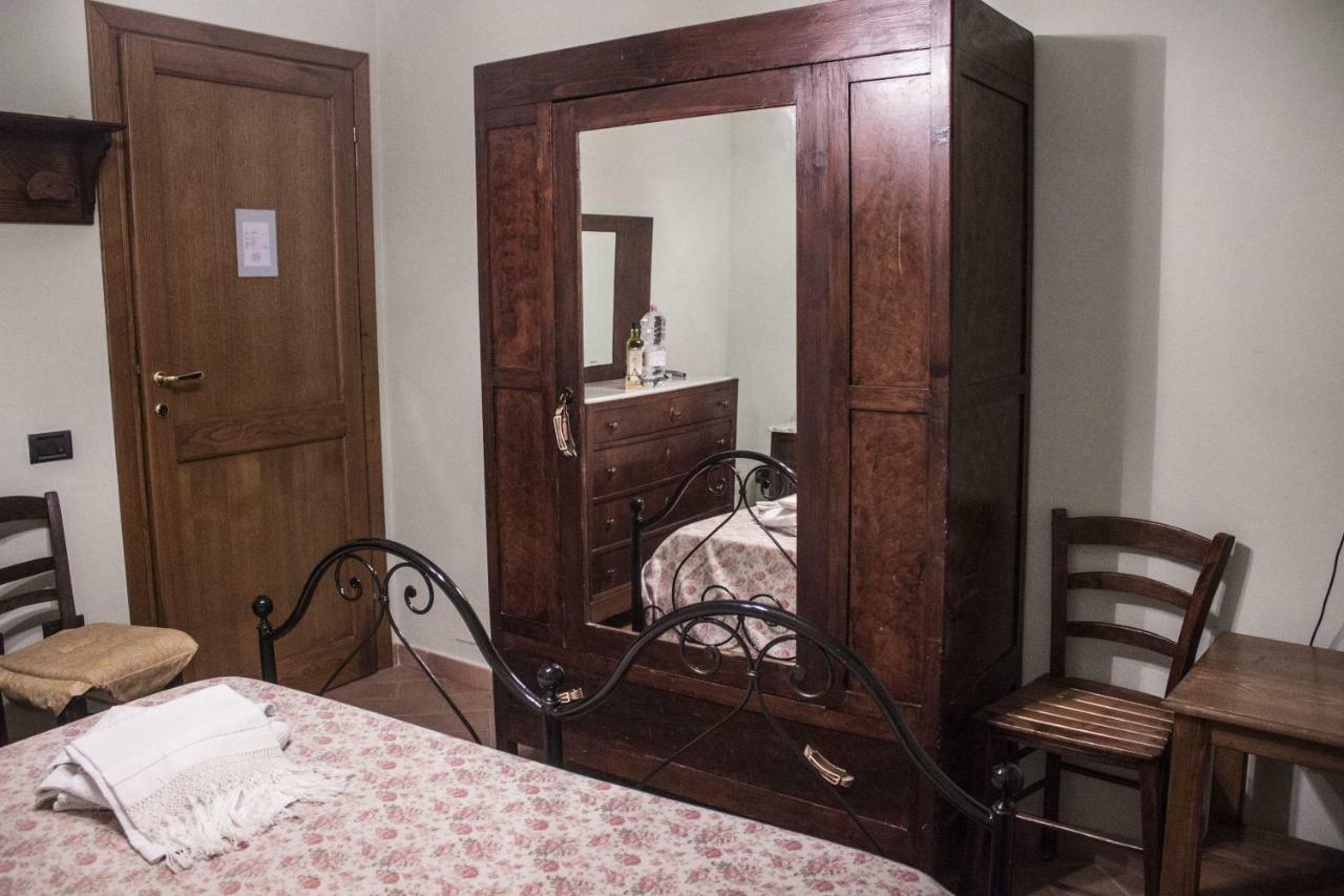 Angolo Del Gelsomino Castel Ritaldi Bagian luar foto