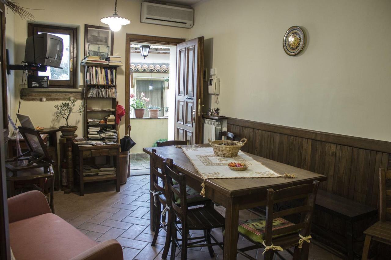 Angolo Del Gelsomino Castel Ritaldi Bagian luar foto