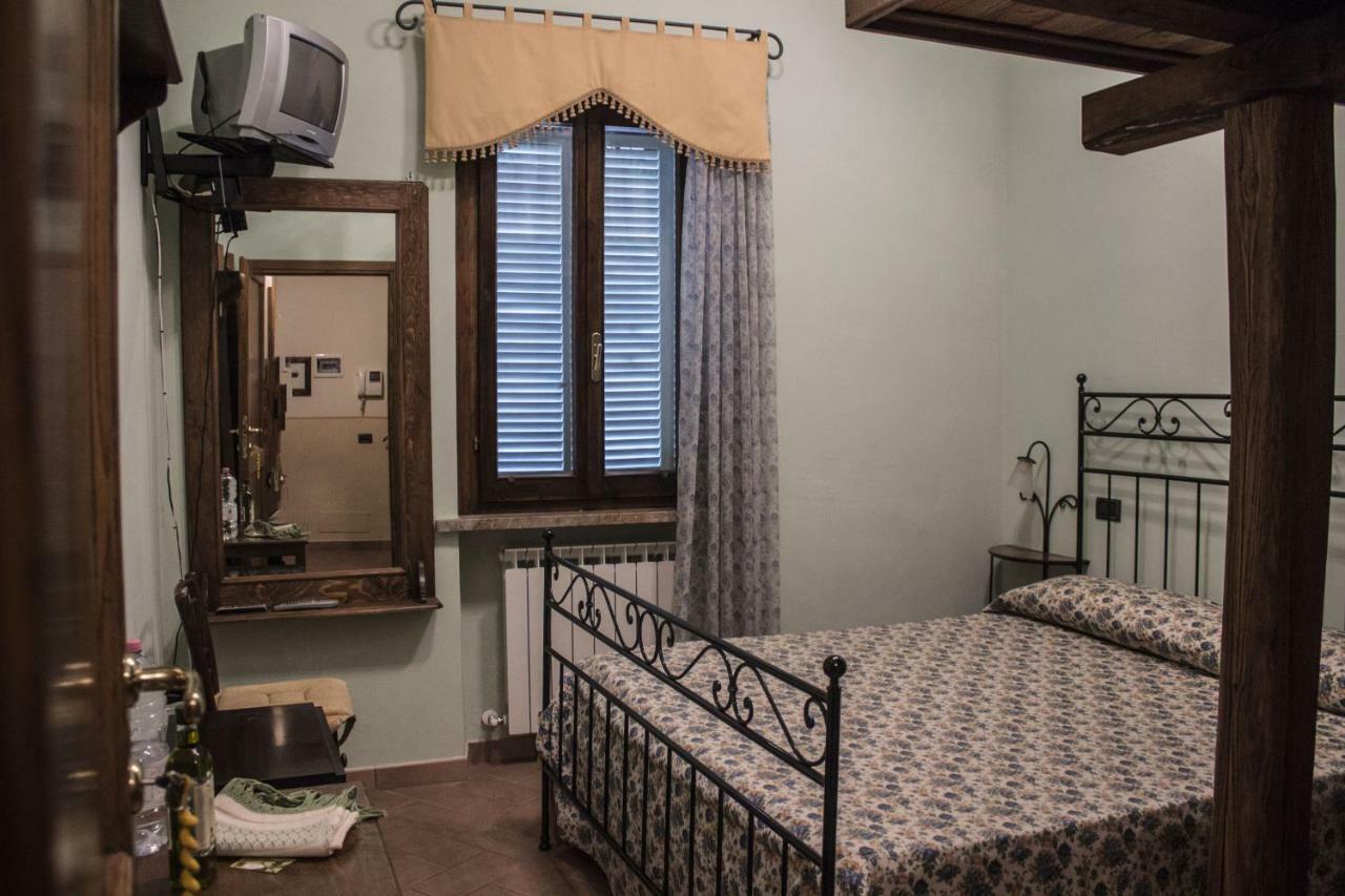 Angolo Del Gelsomino Castel Ritaldi Bagian luar foto