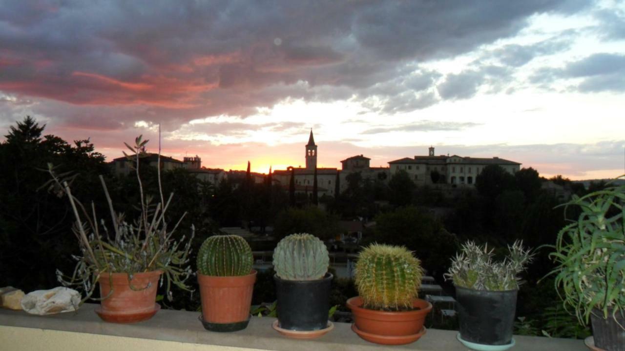 Angolo Del Gelsomino Castel Ritaldi Bagian luar foto